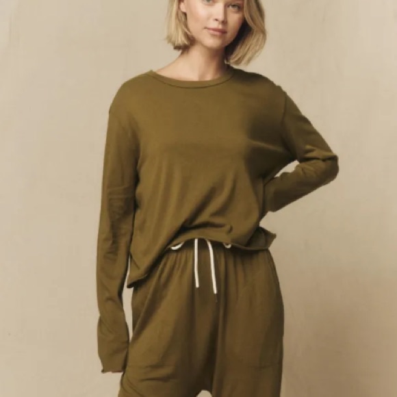 🔸NWT🔸The Great Long Sleeve Crop Tee in Fir Green - Picture 3 of 13